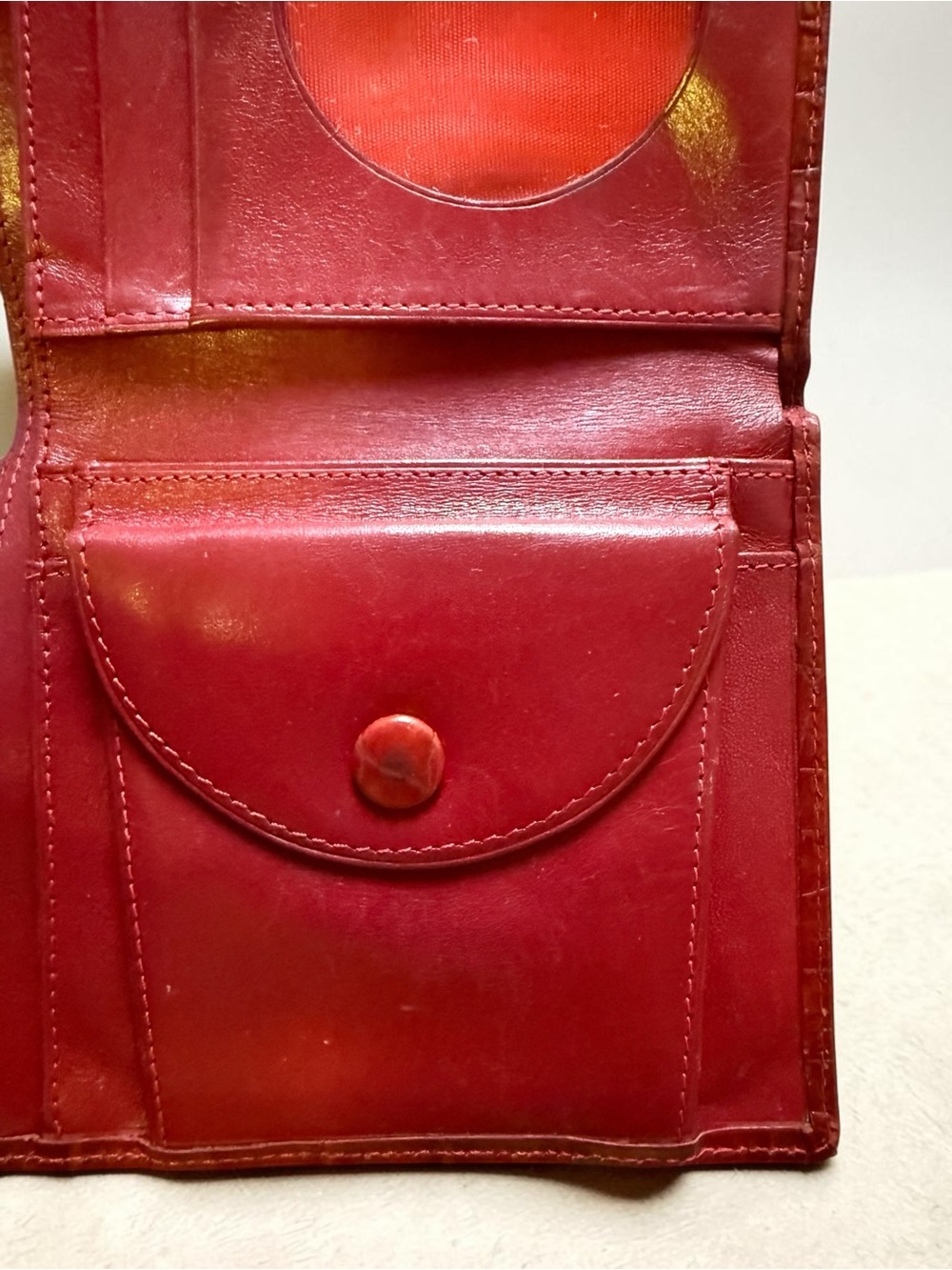Gianni Versace Vintage Red Croc Embossed Leather Bifold Wallet Gold Medusa Clasp - Picture 13 of 13